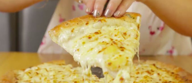 Pizza Hut now serve a mac and cheese pizza and we NEED IT IN OUR LIVES